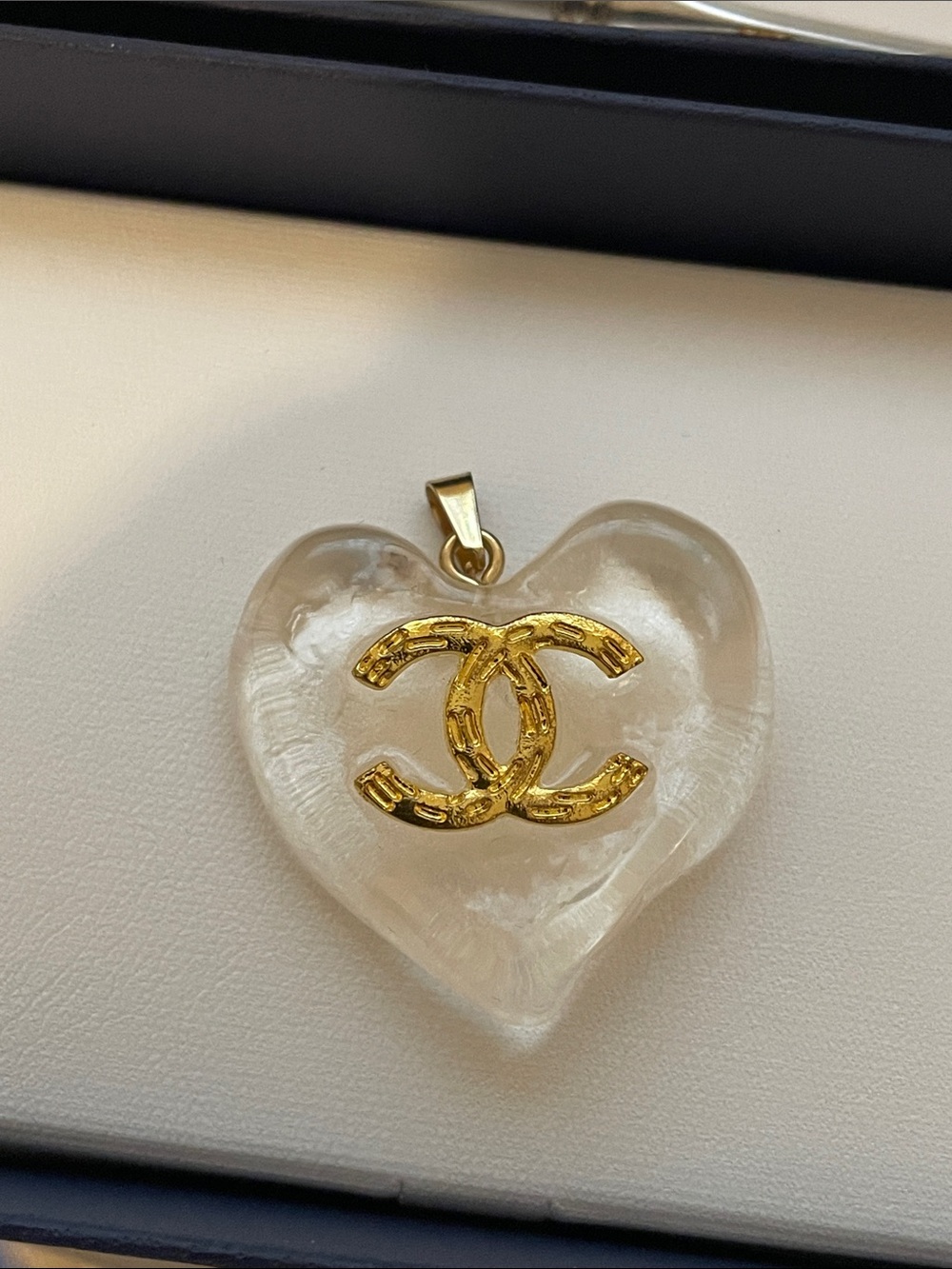Zipper pull pendant Gold-Tone CC Heart Pendant Necklace - Clear Heart